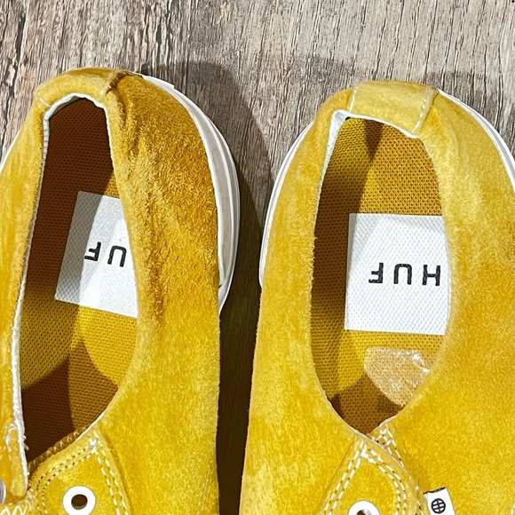 FINAL PRICE HUF Classic Lo Sneaker Men's  Golden Suede Skater Shoe Footwear - Picture 6 of 7